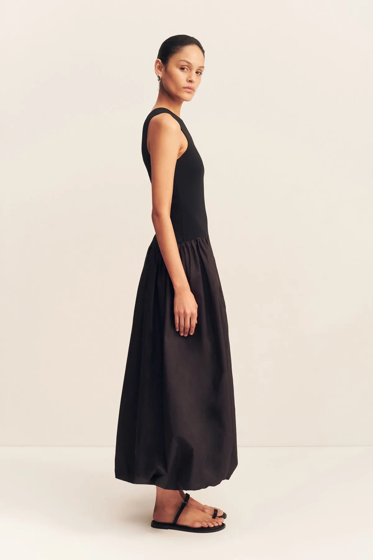 ALIAH ONE SHOULDER BUBBLE MIDI DRESS - BLACK