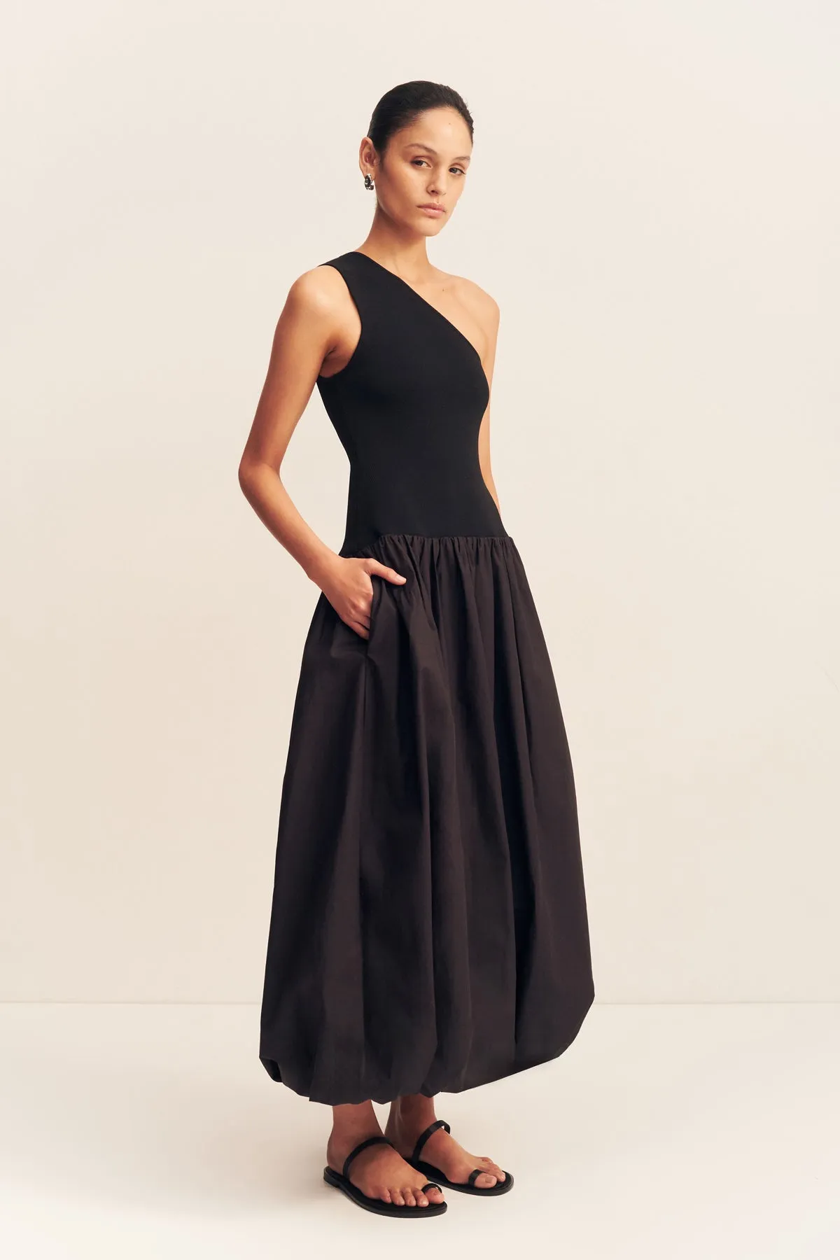 ALIAH ONE SHOULDER BUBBLE MIDI DRESS - BLACK