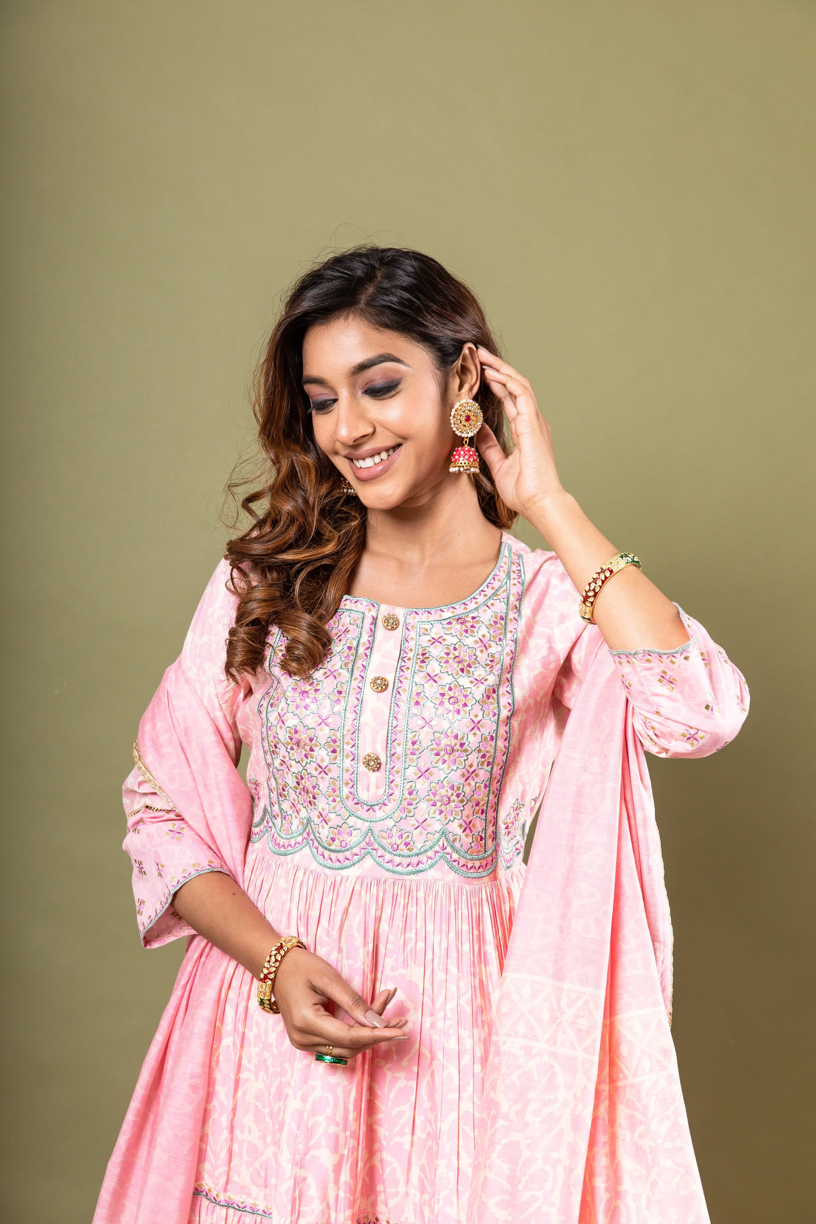 Ba-astur Women's Baby Pink Color Muslin Anarkali Kurta Pant Dupatta With Fancy Potli