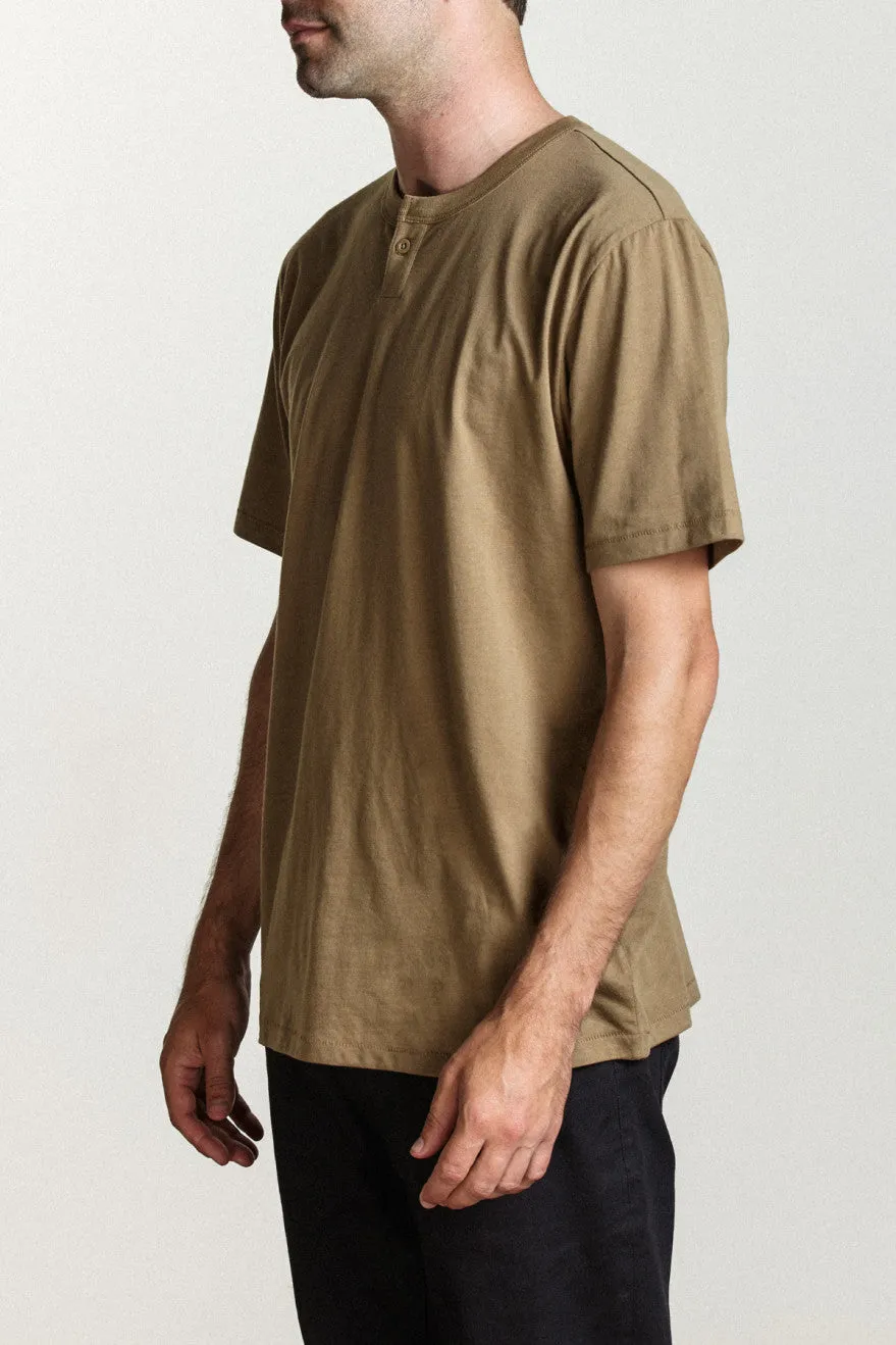 Basic S/S Henley - Dusty Olive