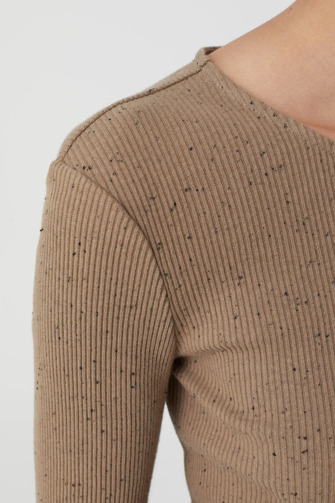 Closed Longsleeve Henley Brown