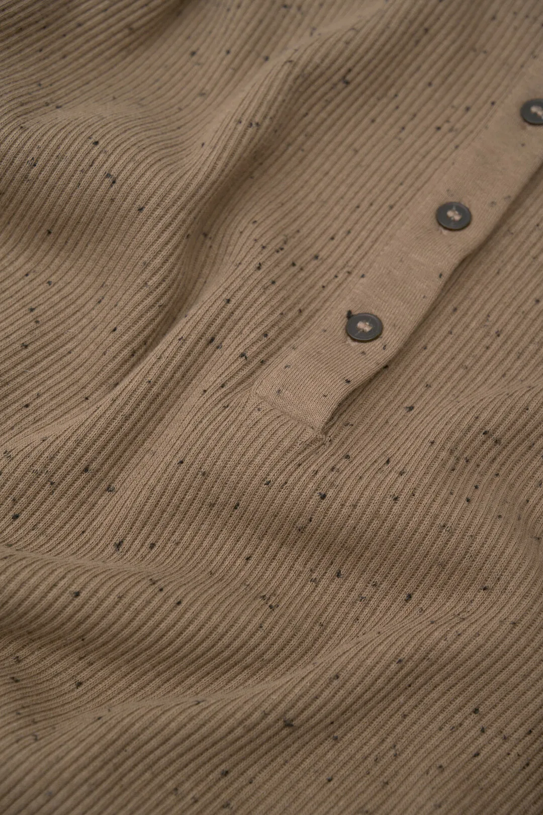 Closed Longsleeve Henley Brown