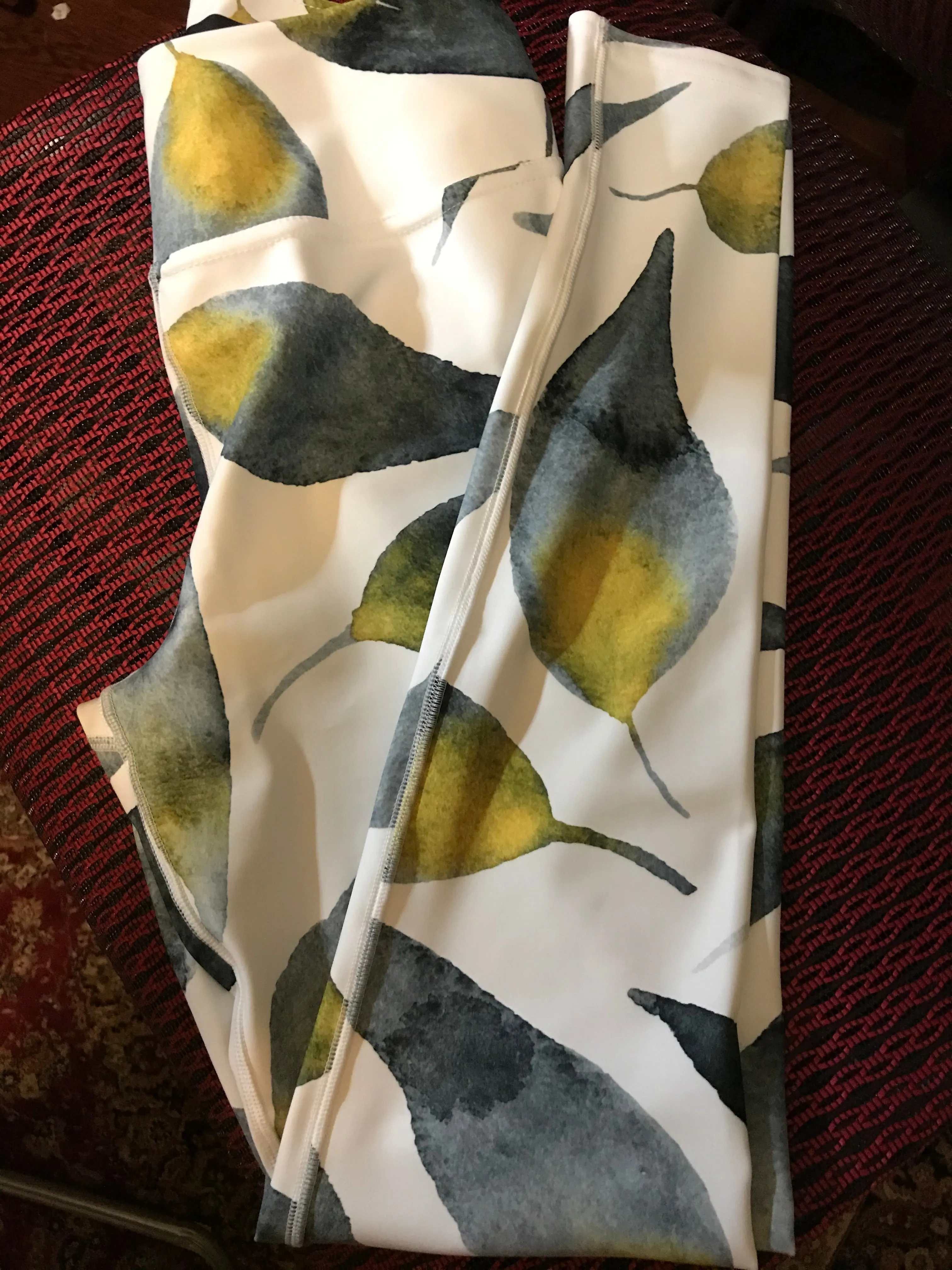 Illuminated Gray Leaves Leggings High Waist