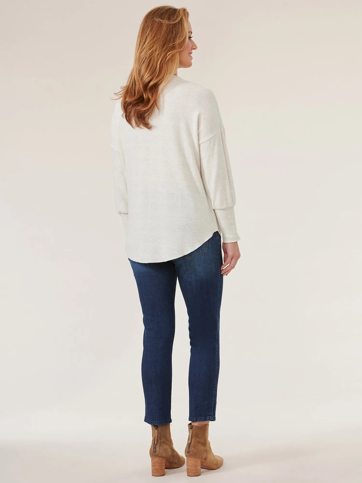 Long Banded Sleeve Scoop Neck Metallic Seaming Knit Top