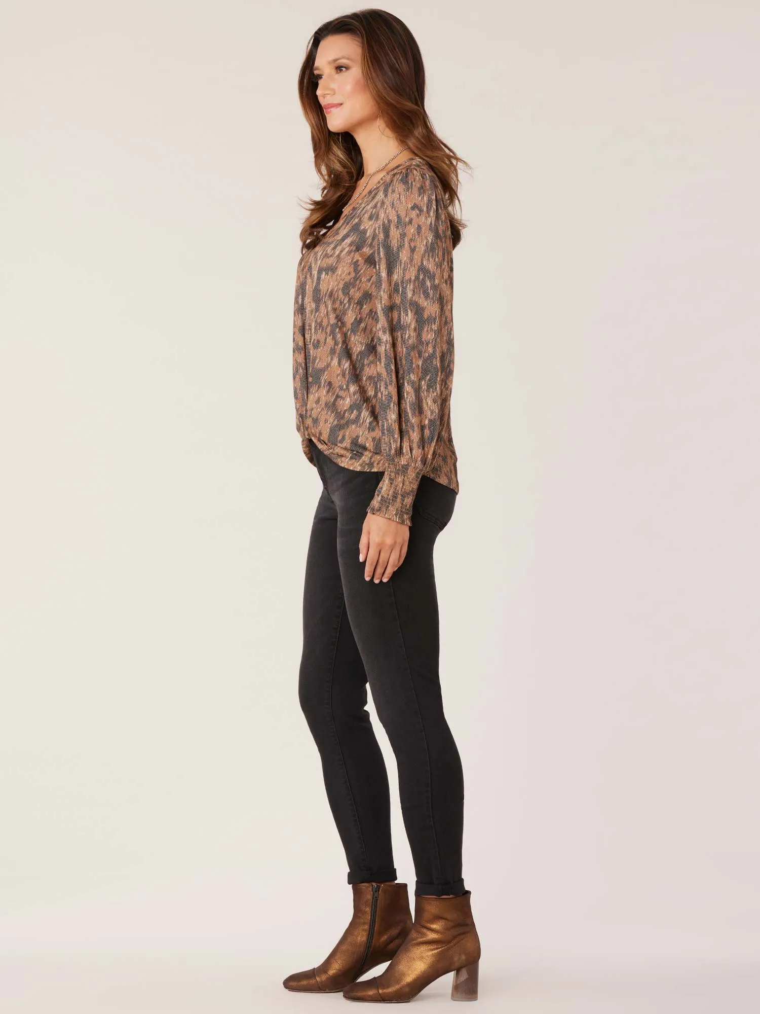 Long Blouson Sleeve V-Neck Twisted Hem Printed Knit Top