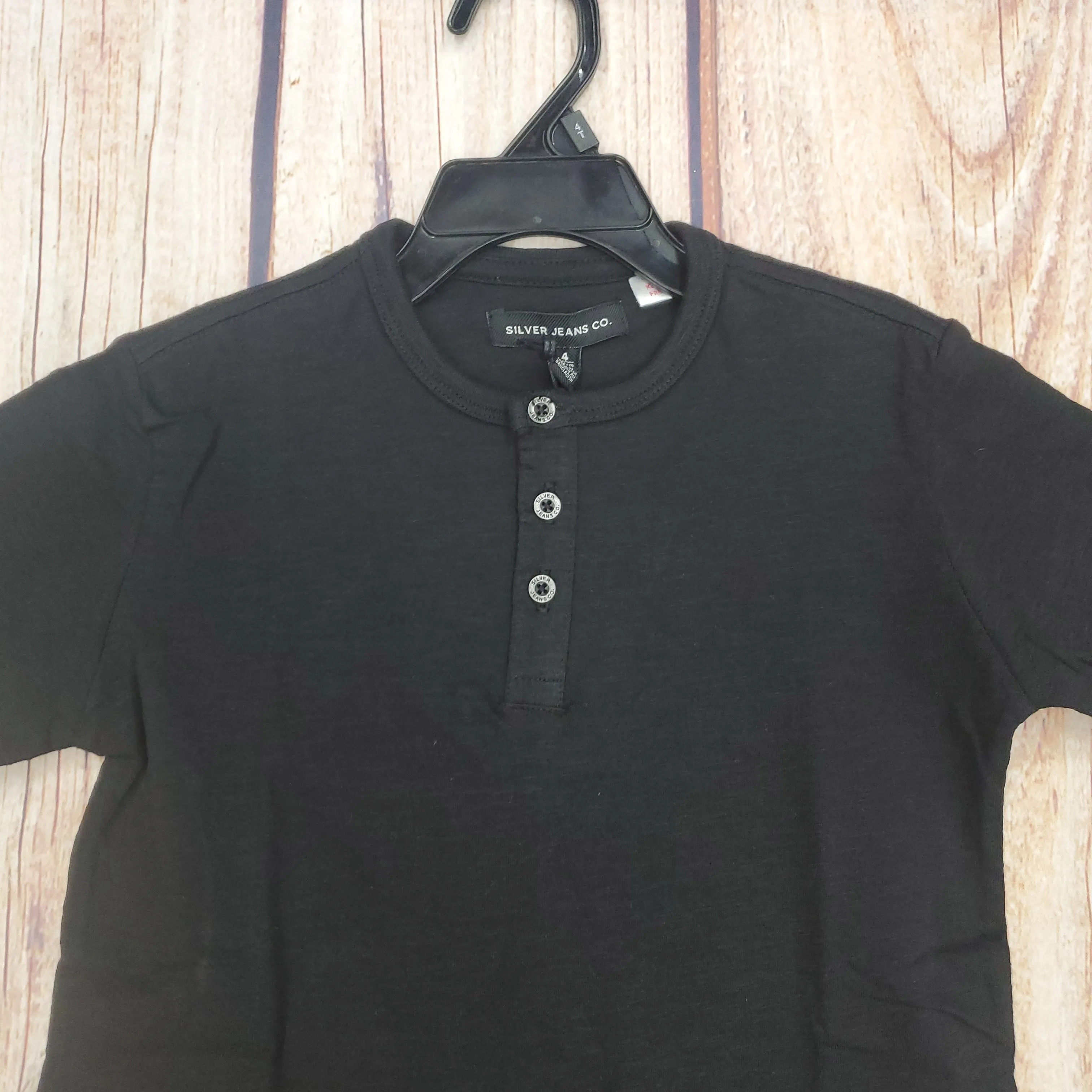 SILVER BLACK HENLEY SHORT SLEEVE