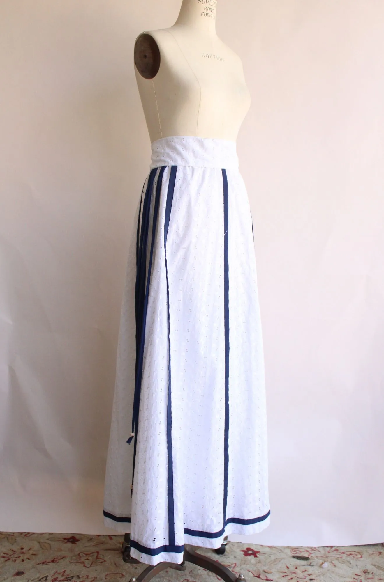 Vintage 1970s Chessa Davis Maxiskirt in White Eyelet with Blue Trim, Volup