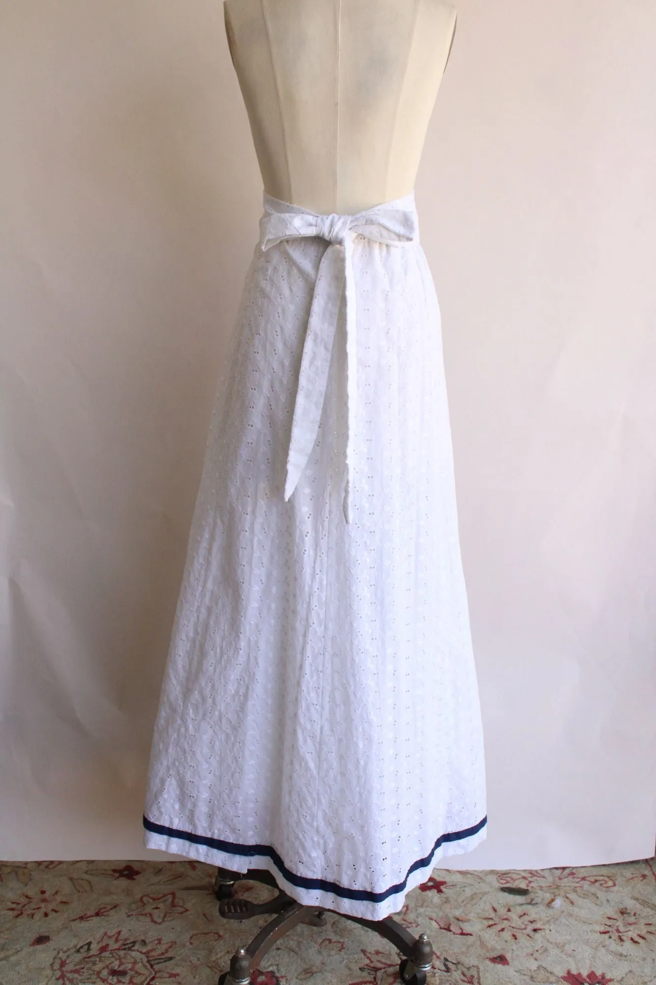 Vintage 1970s Chessa Davis Maxiskirt in White Eyelet with Blue Trim, Volup