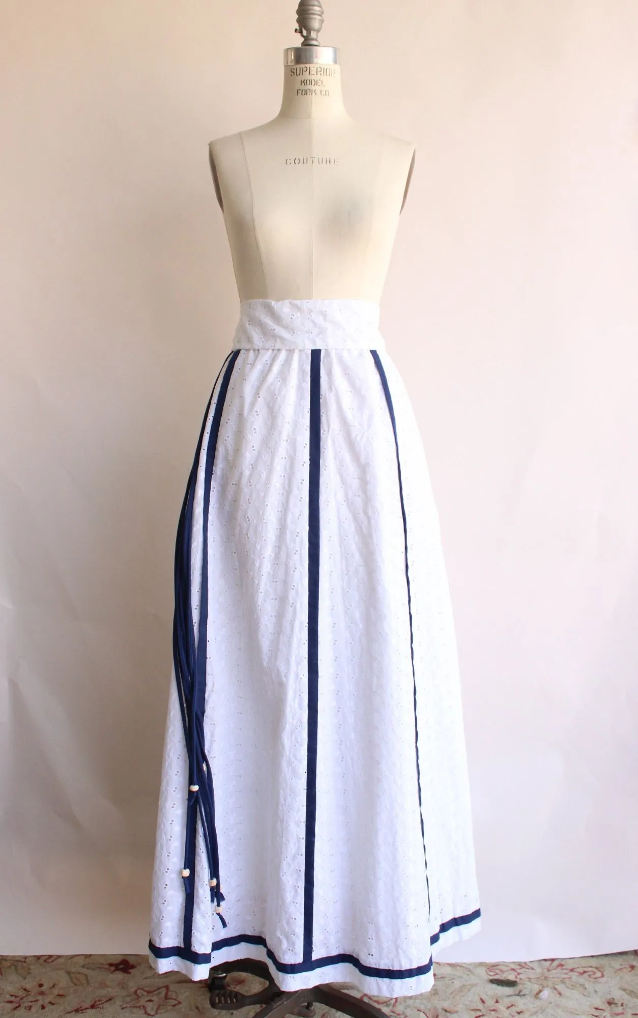 Vintage 1970s Chessa Davis Maxiskirt in White Eyelet with Blue Trim, Volup